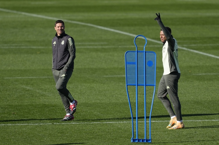 乐鱼app-队报：阿隆索无法接受失利，游说姆巴佩带伤出战，建议打封闭被拒